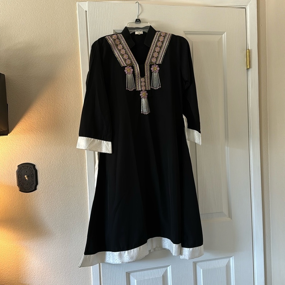 Preowned - Dhanak Collection Tunic, Machine Embroidered Neckline, EUC - Size S